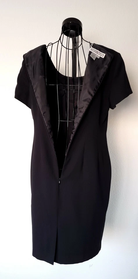 Dress Barn Black Shift Dress Short Sleeve Padded Shoulder Scoop Neck Zip Size 12 - Image 4 of 4