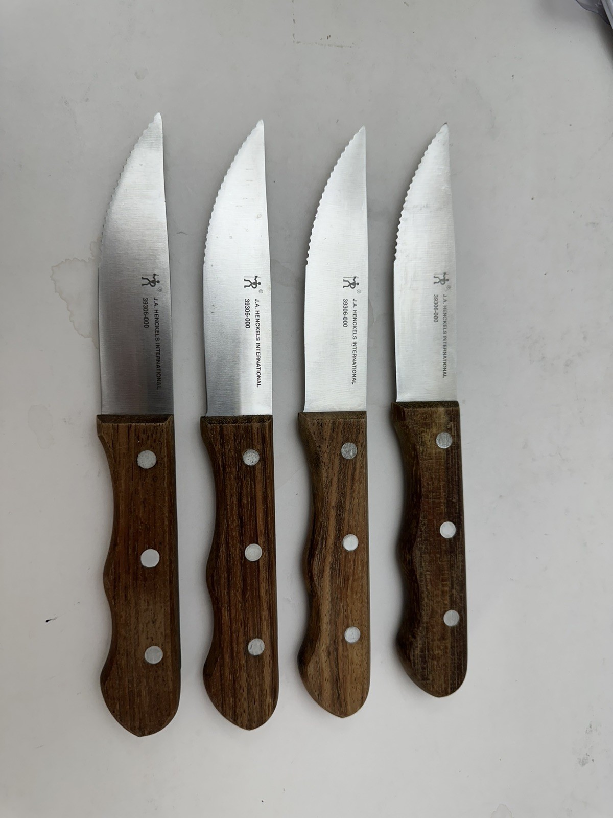 Set of 4 JA Henckels Intl Classic Serrated Steak Knife 39306-000 Wooden Handle