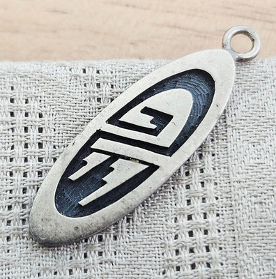 Hopi Sterling Silber Silvercraft Gilde Anhänger 50er Charm Overlay Sonnenmarkierung