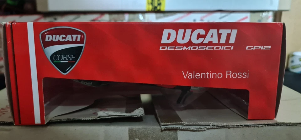 Minichamps 122110046 DUCATI DESMOSEDICI VALENTINO ROSSI MOTOGP 2012 model 1:10 - Image 4 of 4