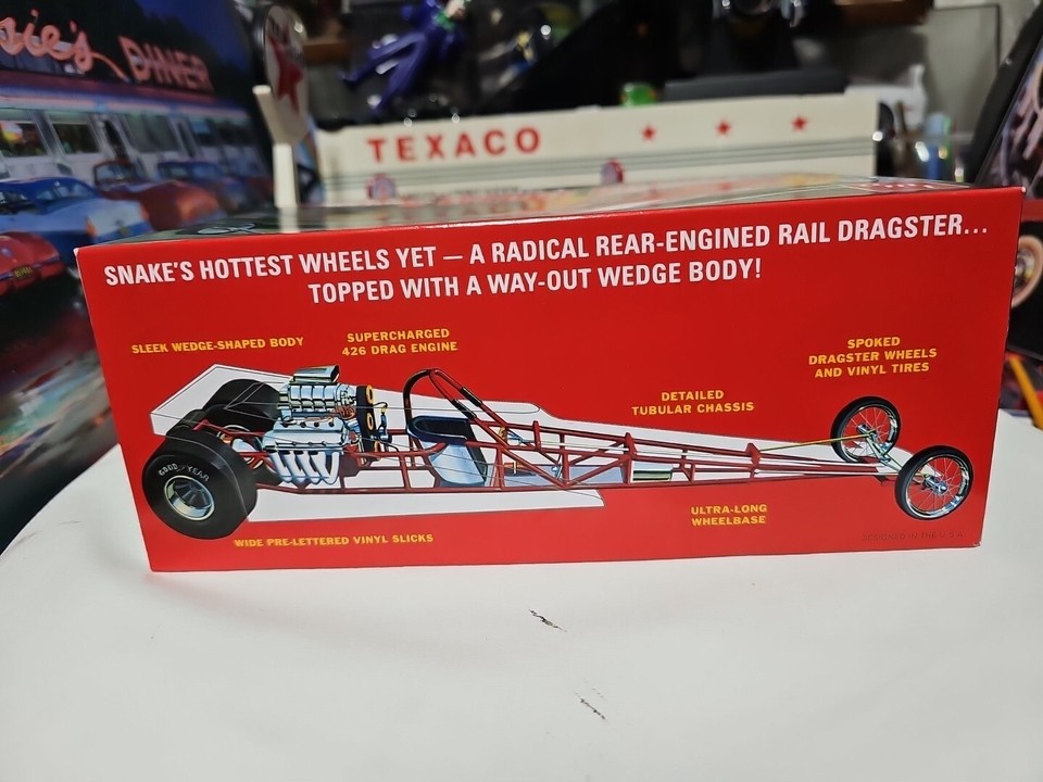 AMT 1049/12 DON “SNAKE” PRUDHOMME’S WEDGE DRAGSTER MODEL KITNIB1/25