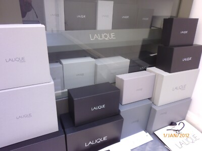 LALIQUE VITRINEN VERKAUF tolle Qualität mit Zertifikaten nur als eine Sammlung verkauft!