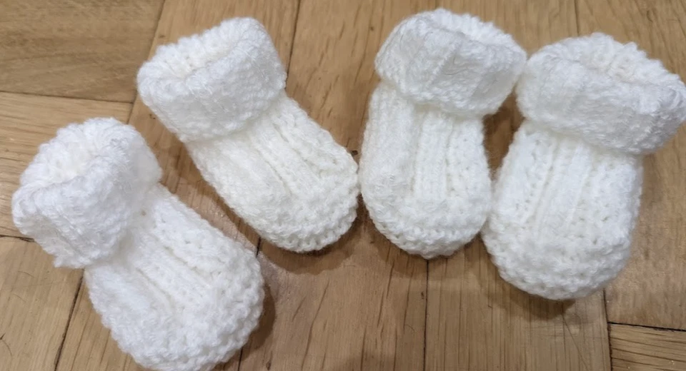 2er Set Babyschuhe Erstlingsschuhe gestrickt  weiß 0-3 Monate 8 cm Gr. 16 - Bild 1 von 1