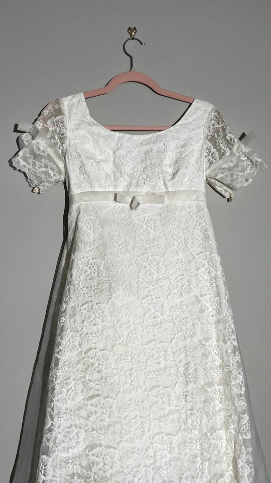Vintage 1960s Mod White Lace Chiffon Wedding Dress Short Sleeve Bridal Gown XS - Image 3 of 4