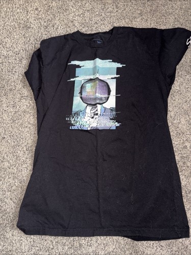 Saga Comic Series Graphic T-Shirt Skybound Medium Sci-Fi Fantasy Image Comics T
