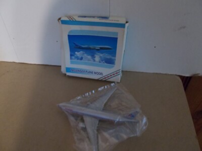 American Airlines AA BOEING 777 Passenger plane model Diecast 1:400 16cm 6'' 