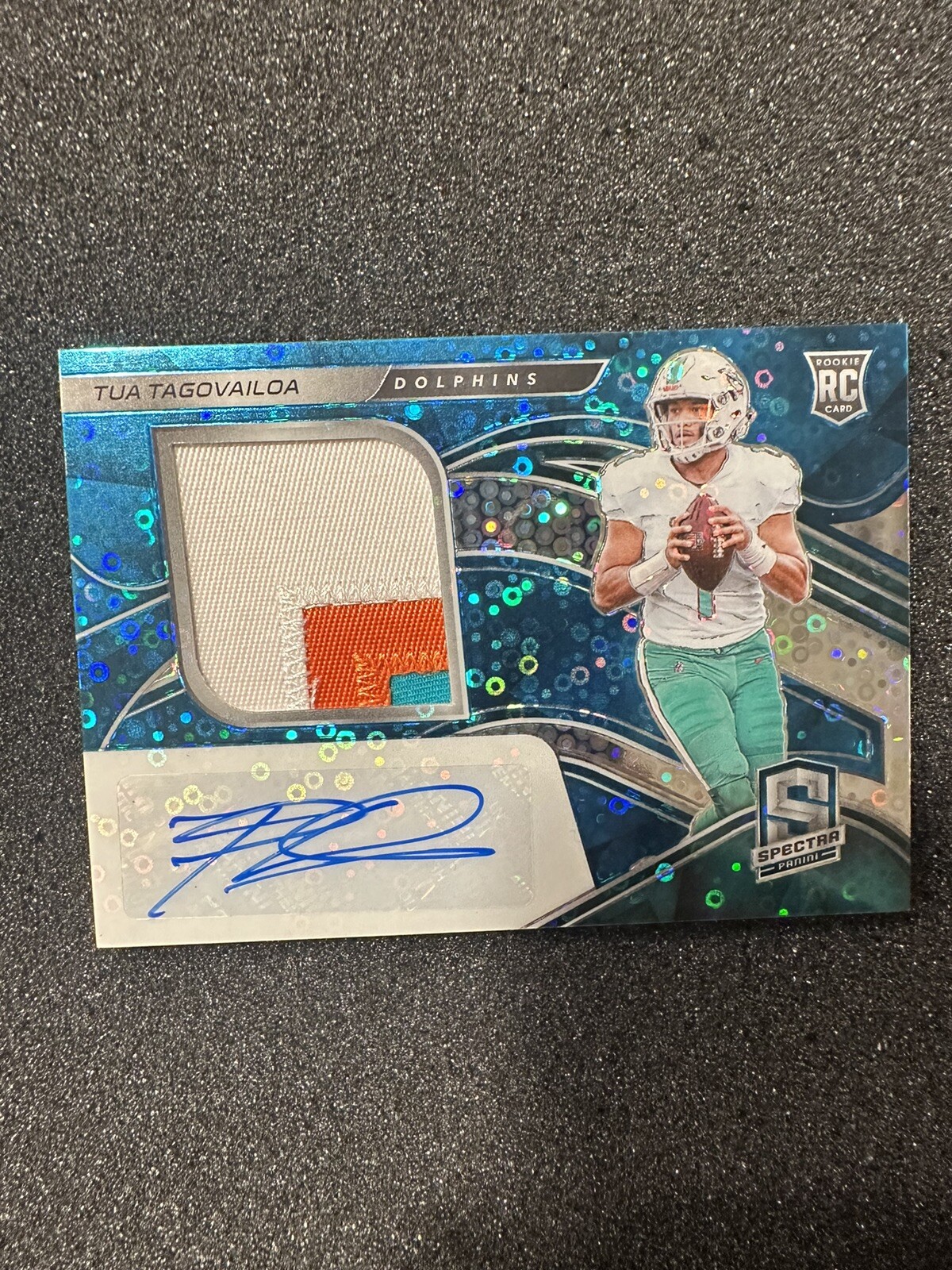 2020 Panini Spectra Prizm Tua Tagovailoaa Neon Blue Rookie Patch Auto RC /60