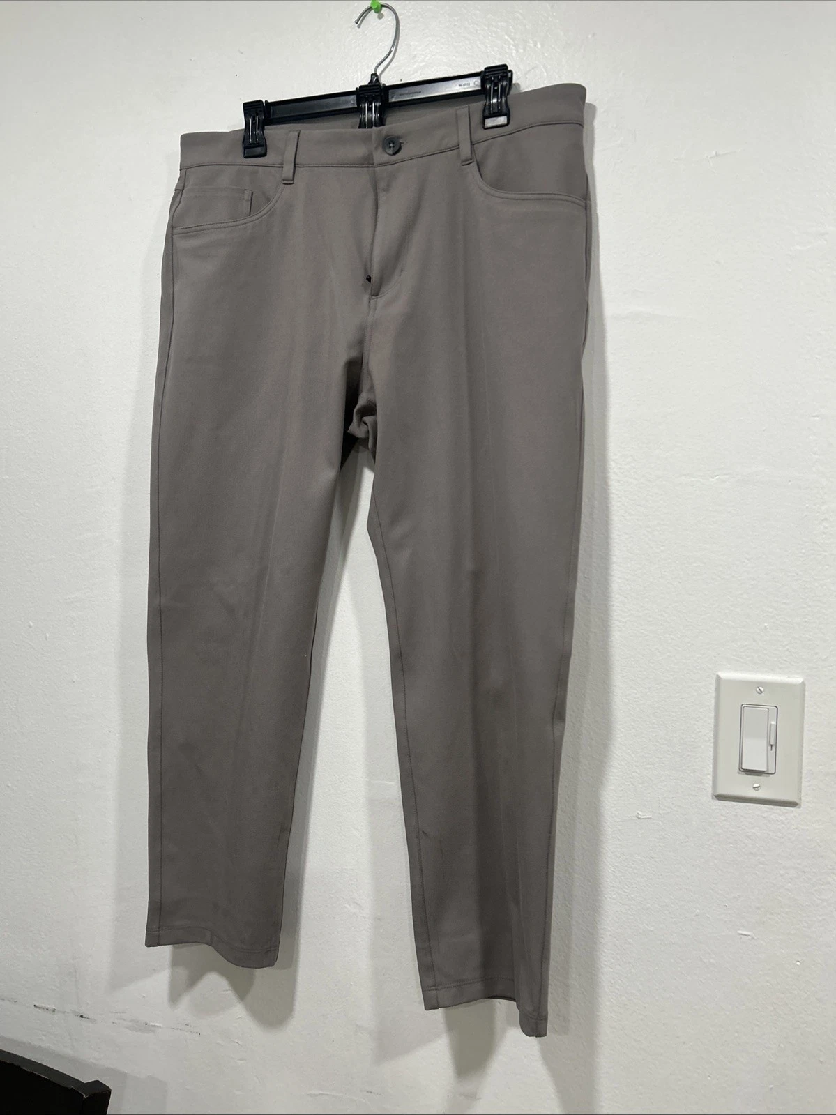 Vuori Pant Mens 34 Gray Athletic Slim Fit 25 Inseam Stretch