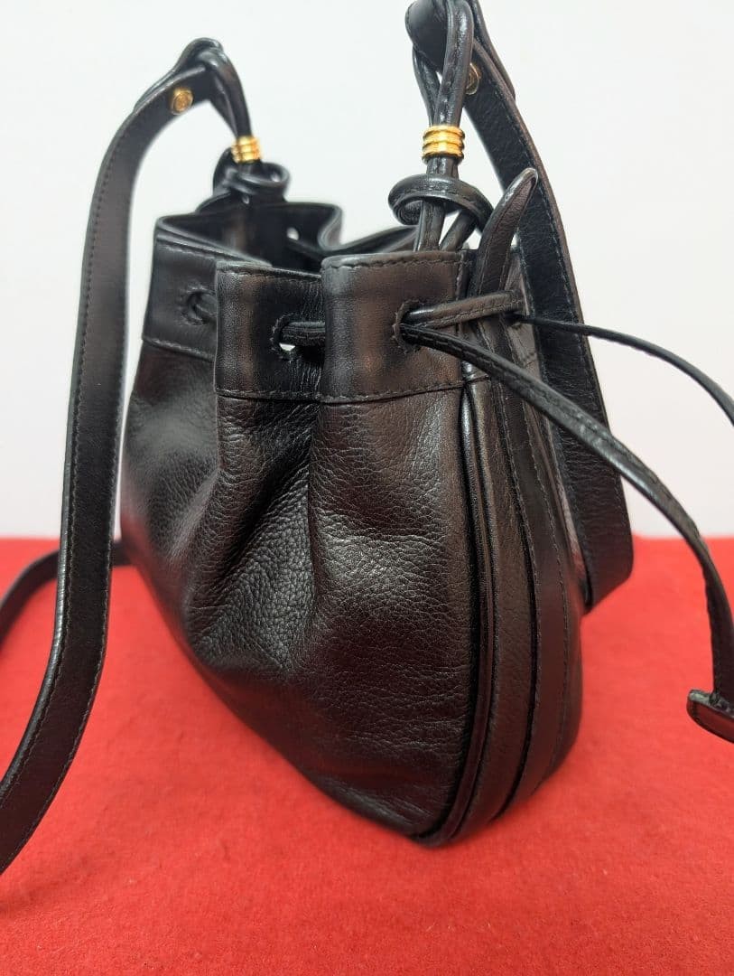 Gucci Black Solid Leather Drawstring Shoulder Bag… - image 11