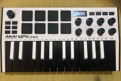 Akai MPK Mini MK3 Electronic Keyboard 25-Key Black/White