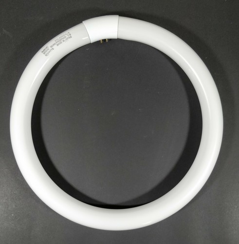 2 x 32W T9 Circular Fluorescent Tubes Lamps Globe Warm White 3000K Quad Phosphor - Picture 5 of 6