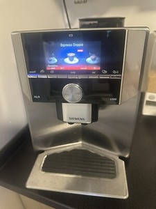 Siemens EQ 9 Kaffee-Vollautomat Kaffeemaschine -Schwarz-Silber