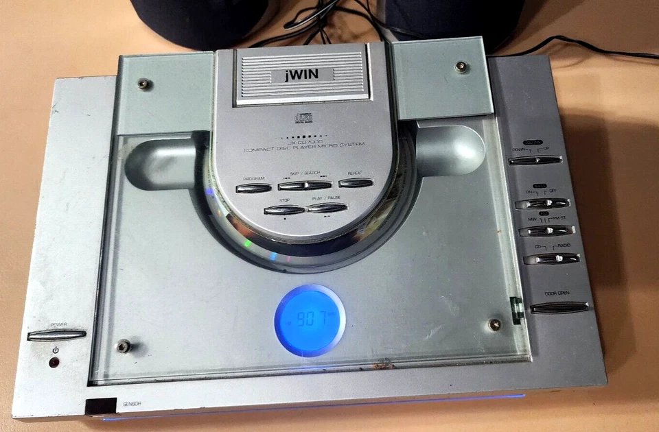 Micro sistema de rádio leitor de CD estéreo jWin JX-CD7000. Para peças ou reparos - Imagem 3 de 4