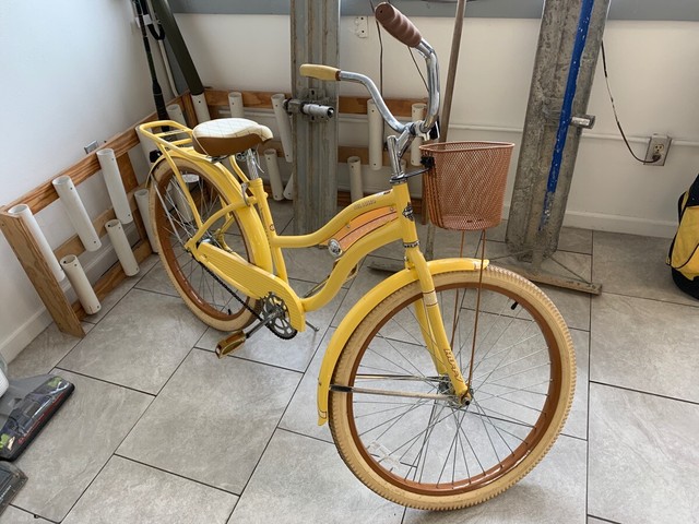 yellow huffy beach cruiser