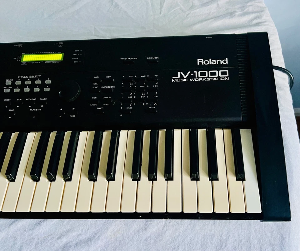 Roland JV-1000 Synthesizer/Keyboard/Sequencer w/Orchestral Expansion Midi WORKS - Image 2 of 4