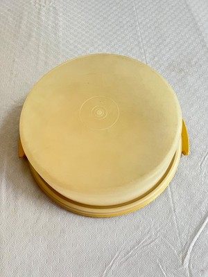 Vintage Yellow/ Gold Base Tupperware 10  X 4  Round Cake / Pie Carrier