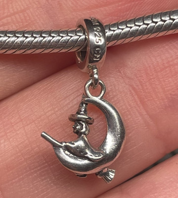 Chamilia 925 Sterlingsilber Hexe Besen Mond Halloween 2010 Dangle Slide Charm