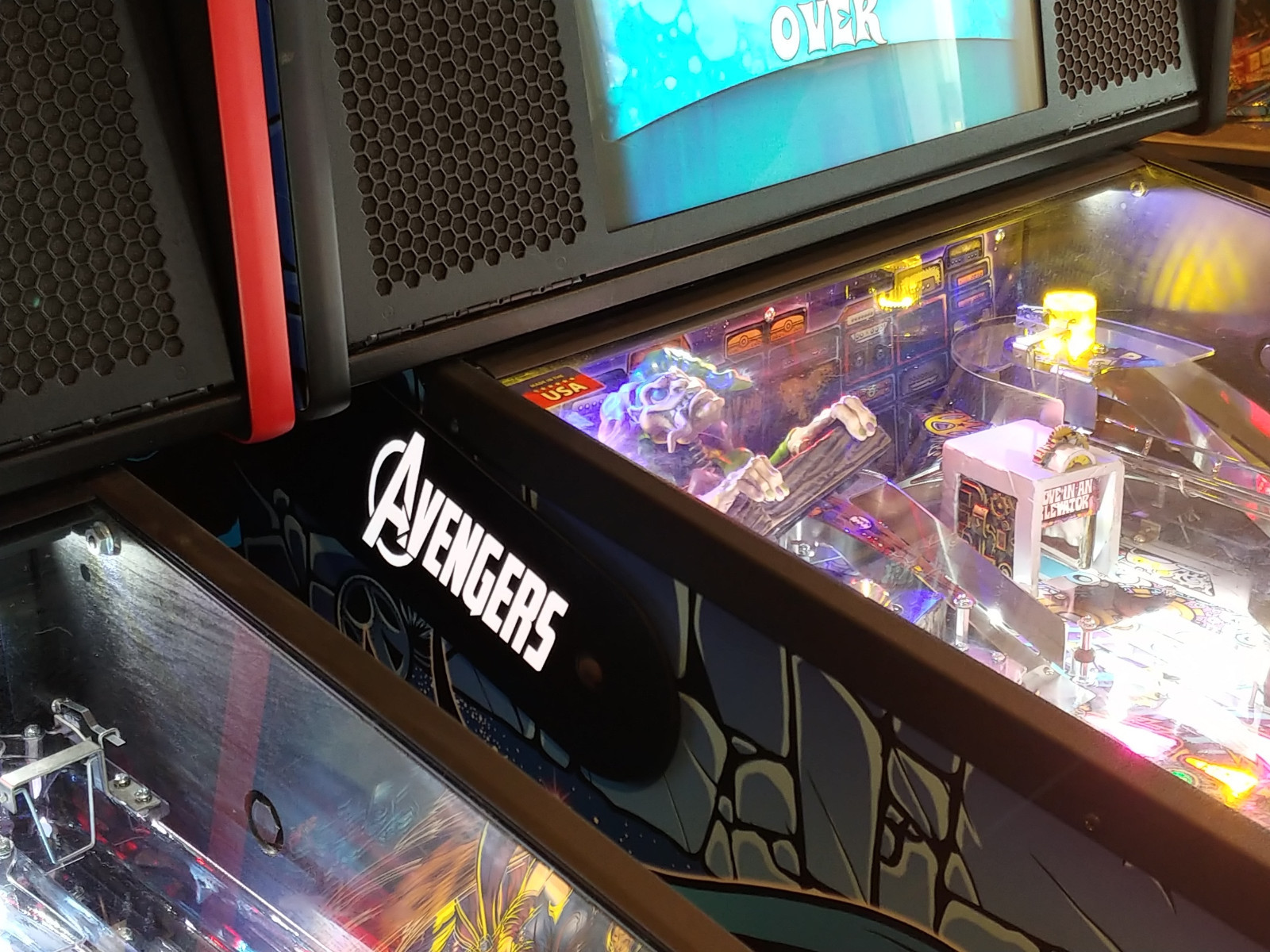 Avengers Pinball Lighted Magnetic Hinge Covers Mod-White-110V-Limited Edition