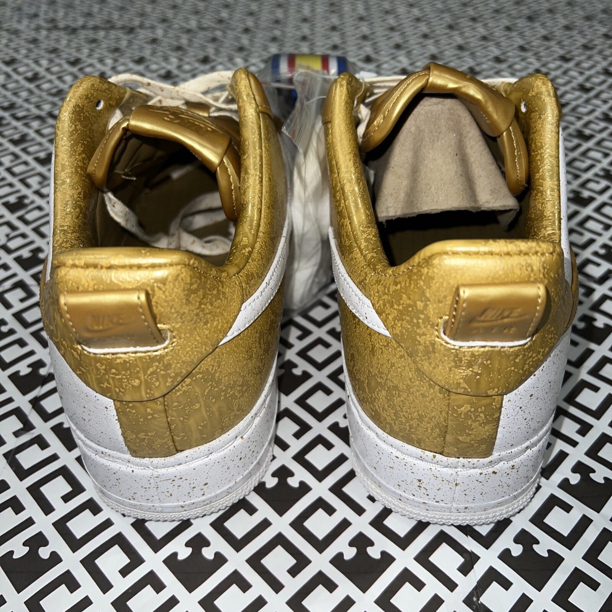 NIKE AIR FORCE LOW SUPREME WHITE-METALLIC GOLD SZ [516630 - Main Image