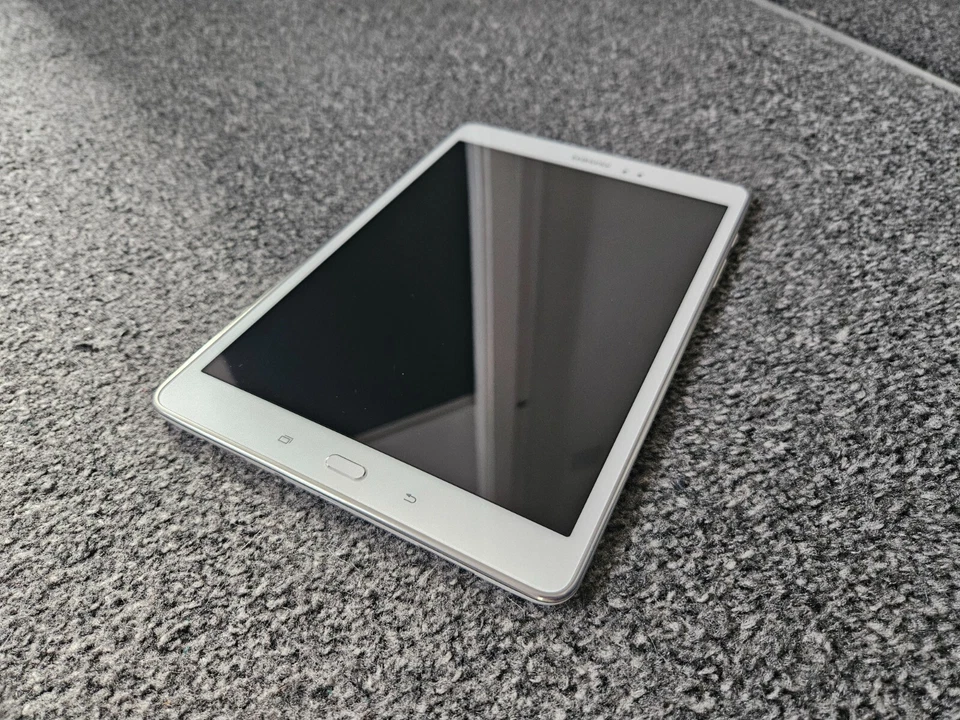 Samsung Galaxy Tab A SM-T550 16GB, 9.7in - White incl 32GB SD card - 48GB Total - Image 2 of 4