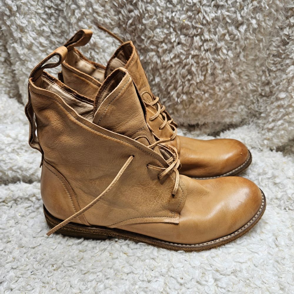Silent D Chug Supple Tan Leather Laceup Boots sz … - image 1