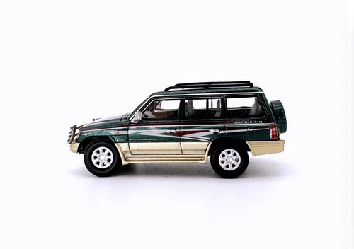 1/87 Plastic car model Mitsubishi Pajero 5 colors - Picture 4 of 18