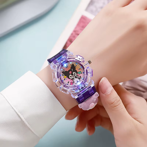 Orologio Sanrio Luminoso Luce LED - Hello Kitty, Kuromi, Risu, Cinnamoroll, ecc - Foto 9 di 21