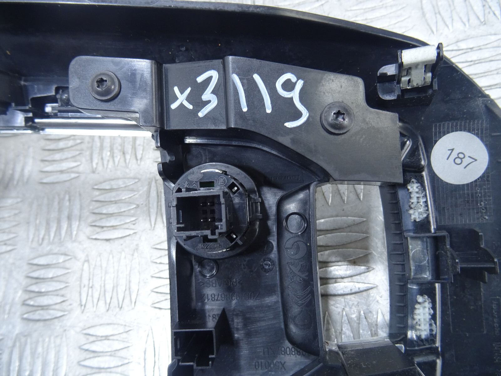 Peugeot 308 T9 Mk2 2014 Center Console Trim Panel 98088087XU for 