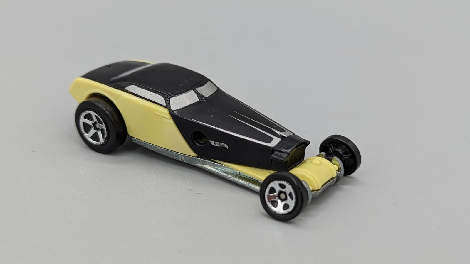 Mattel 2015 Hot Wheels Black & Yellow Hi Roller 1:64 Diecast Car