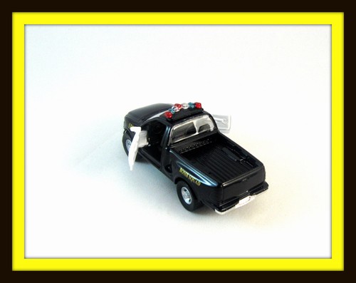 1998 FORD F-150 BOMB SQUAD POLICE CAR,MAISTO 1/46 DIECAST CAR COLLECTOR'S MODEL - Picture 11 of 12