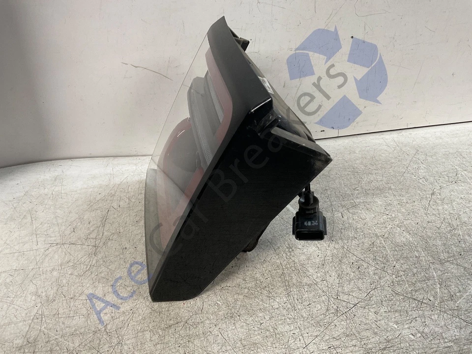 Левый внутренний задний фонарь Land Rover Discovery Sport Mk2 L550 19-24 LK72-13A421-AH - Изображение 4 из 4