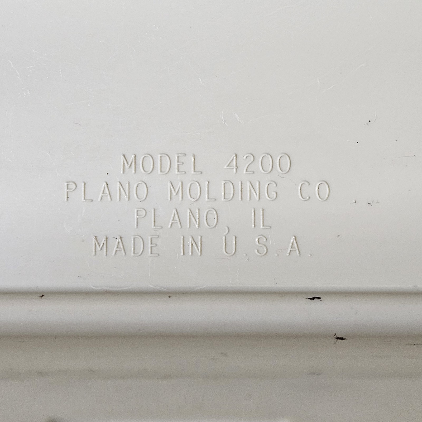 Vtg Plano 4200 Fishing Tackle Box 2 Tray Fold Out Brown Tan USA Made W/ Dividers