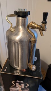 GrowlerWerks uKeg 128 Stainless Steel Pressurized Growler Box & accessories