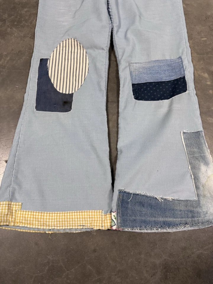 Pantalones acampanados vintage años 70 patchwork azul claro pana hippie Levi’s 33 x 30 Foto 4 de 4