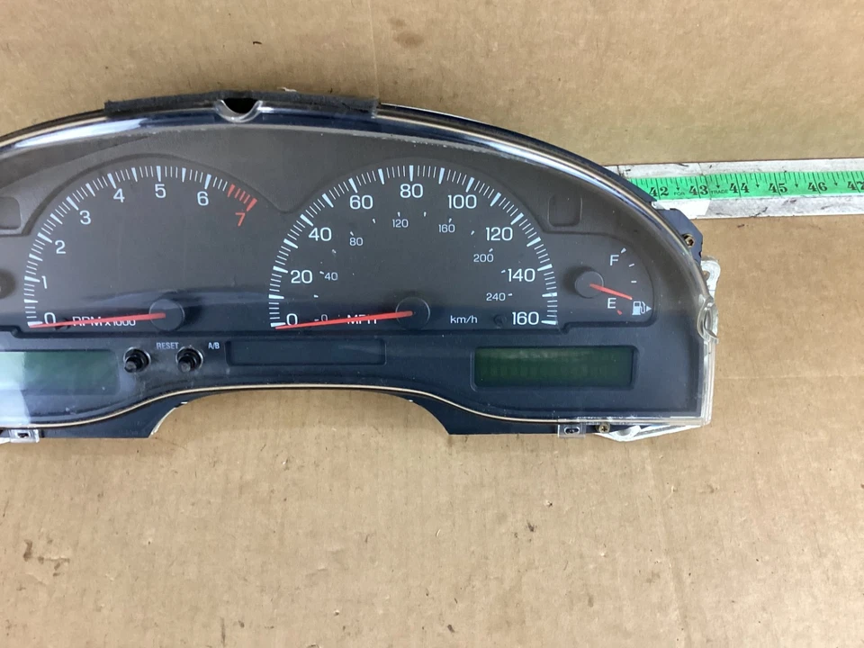 2000 - 2002 Lincoln LS Speedometer Instrument Cluster 257-03381 - Image 3 of 4