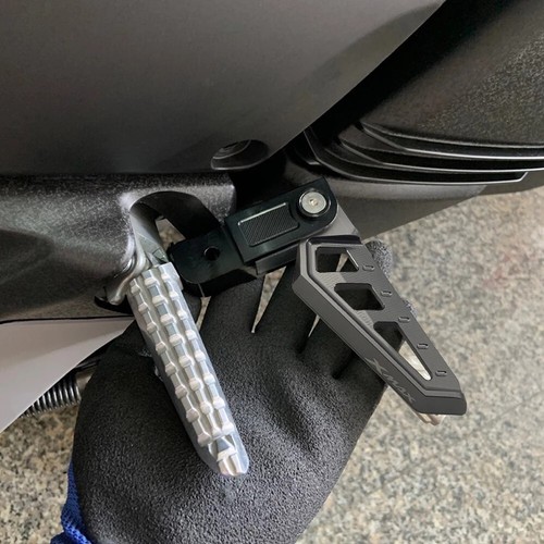Motorcycle pedal For Yamaha xmax 300 Passengers automatically pop out pedals - Picture 6 of 9