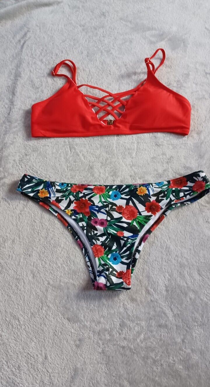 Unbranded Women's Color Red Floral Print Strappy Bikini Set Size Medium.