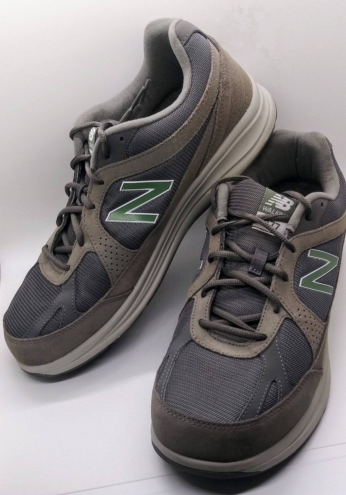 New Balance Men's 877 V1 Walking Shoe Size 13 Gray Green Super Clean!