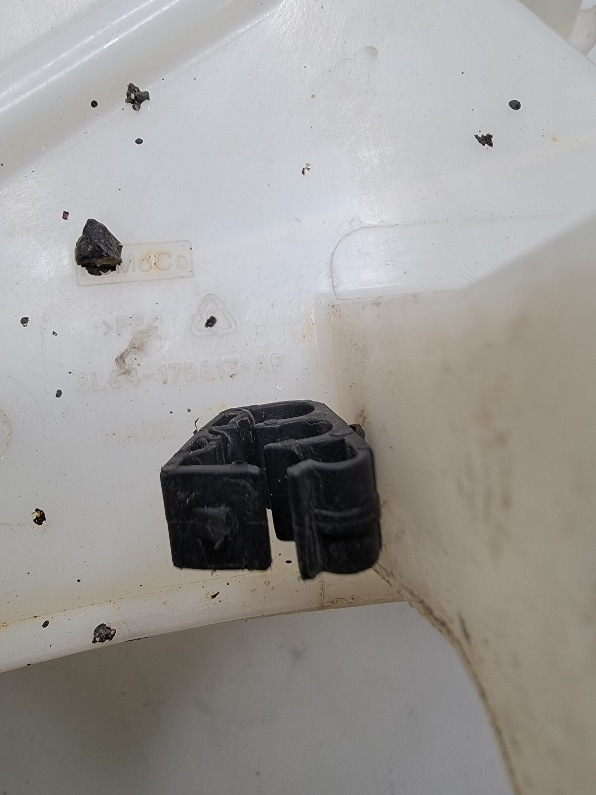 0812 Ford Escape Washer Fluid Tank Reservoir OEM Plastic Used 8L84