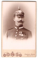 Fotografie Martin Balg, Berlin, Uffz, in Gardeuniform mit China-Medaille und Or
