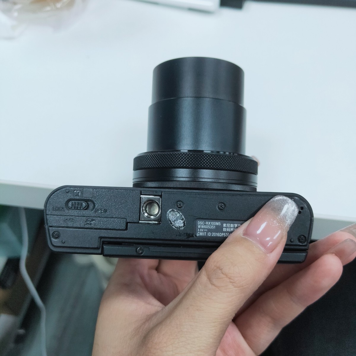 Sony Cyber-shot RX100 V RX100M5 Digital Camera 20.1MP w/Flip