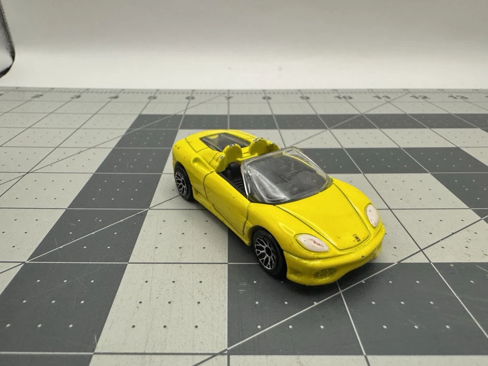 1/63 MATCHBOX - CLASSIC FERRARI 360 SPIDER YELLOW DIECAST CAR VINTAGE 2001 - Image 4 of 4