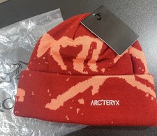NWT Arc'teryx Grotto Toque Beanie   Red Merino Wool Logo Unisex Knit Winter Hat