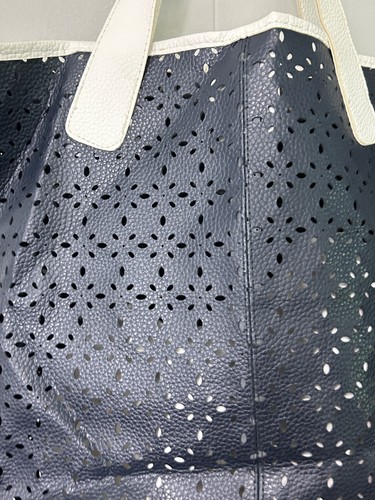NEW NEVER USED Saks Fifth Avenue Navy blue & white Beach Tote Bag - Picture 8 of 8