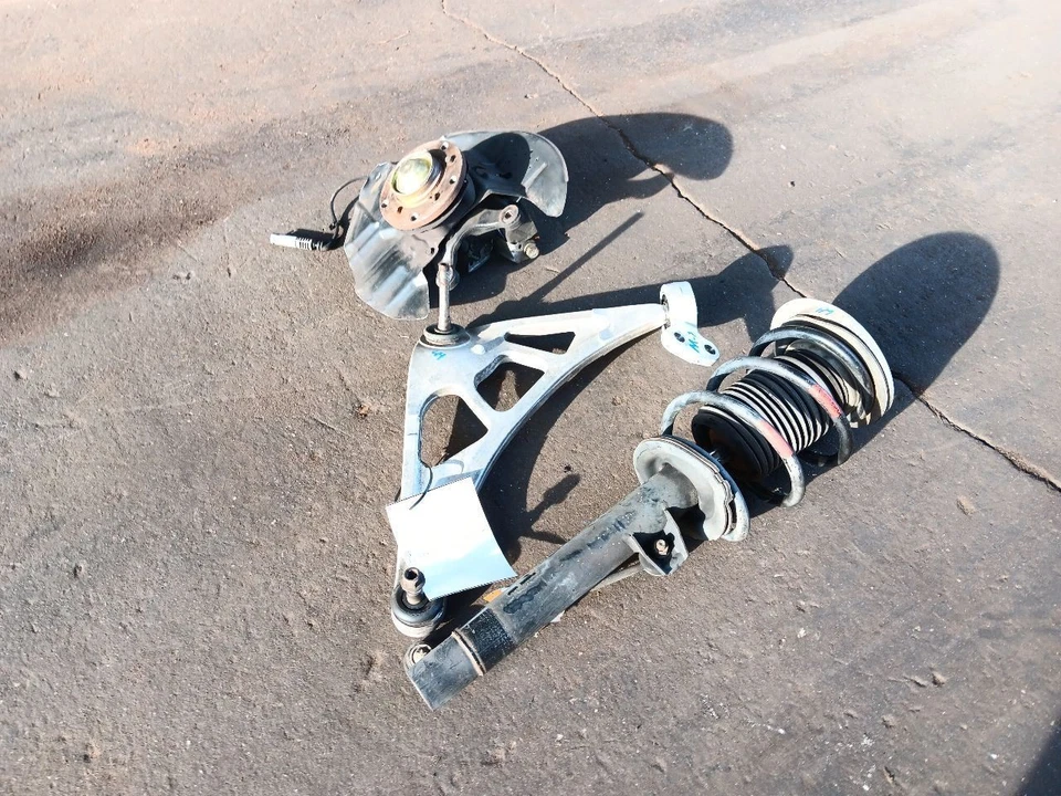 01-06 Juego de puntales de brazo de control de husillo de suspensión delantera izquierda BMW M3 Foto 3 de 4