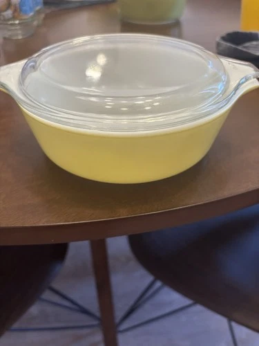Vintage PYREX 1 Pint Yellow Round Casserole #471 with Lid