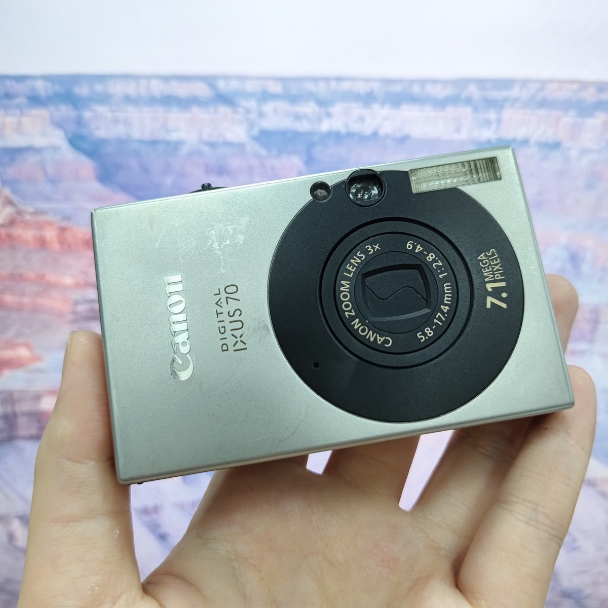 Canon IXUS 70 コンパクトデジタルカメラ Canon IXUS 70 Silver 7.1MP 3X Optical CCD Vintage Digital Camera w