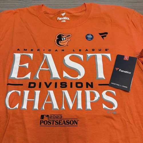 NUOVO Fanatics Baltimore Orioles AL East Division Champions Uomo L T-shirt spogliatoio - Foto 1 di 15