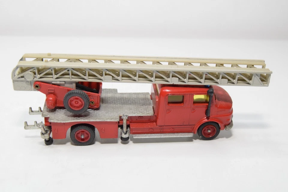 B67 1:55 SIKU V261 V 261 MERCEDES-BENZ BOMBEROS ESCALERA GIRATORIA METZ ABETO... Foto 4 de 4