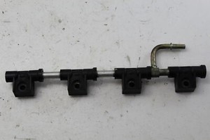 00-03 GSXR 750 & 01-02 GSXR 1000 MAIN THROTTLE BODY FUEL INJECTORS RAIL